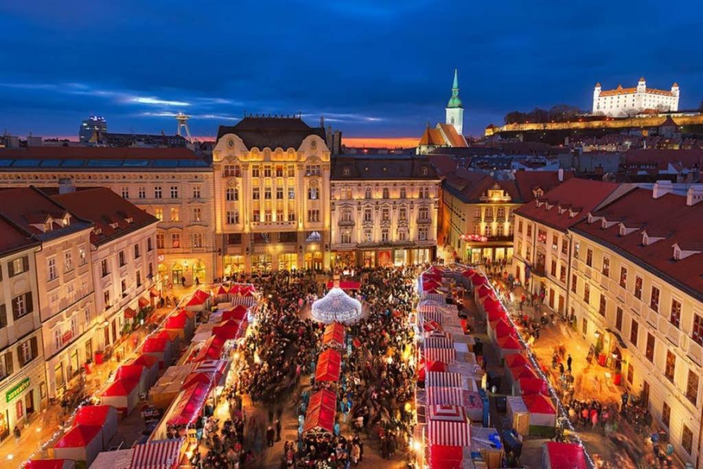 Vip Apartment In Old Town With Free Parking Bratislava Exterior foto