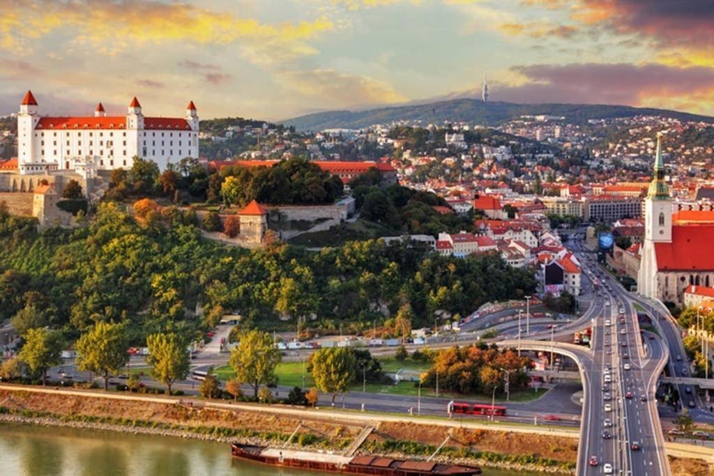 Vip Apartment In Old Town With Free Parking Bratislava Exterior foto