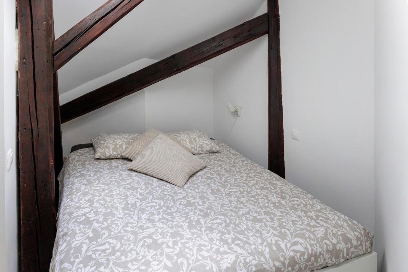 Vip Apartment In Old Town With Free Parking Bratislava Exterior foto