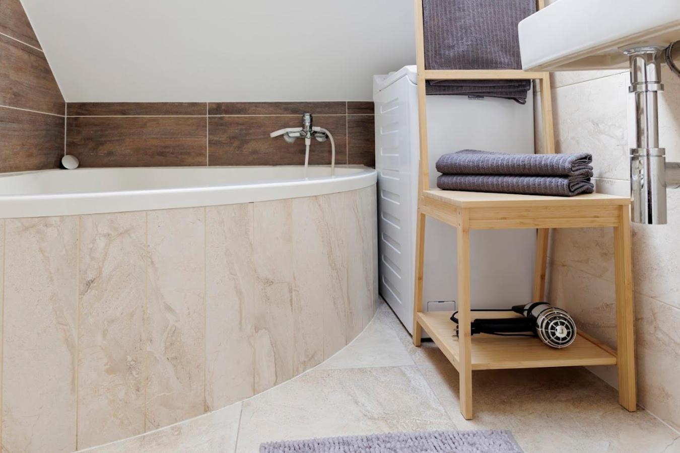 Vip Apartment In Old Town With Free Parking Bratislava Exterior foto