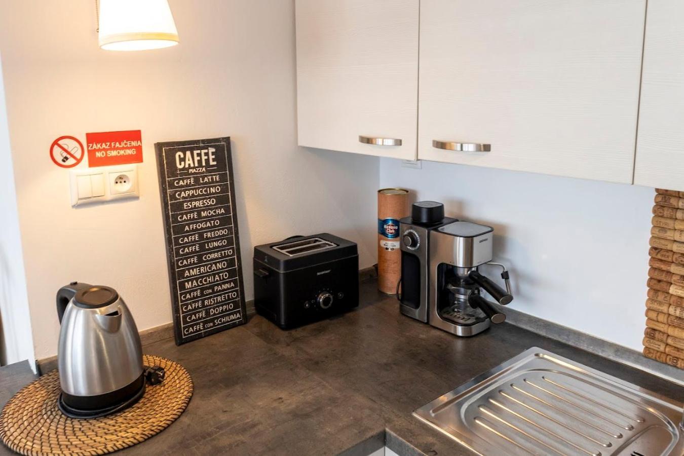 Vip Apartment In Old Town With Free Parking Bratislava Exterior foto