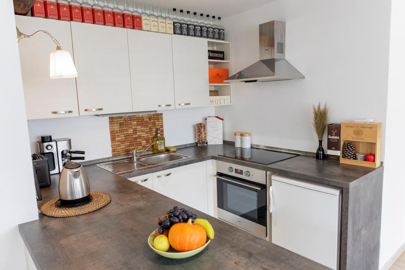 Vip Apartment In Old Town With Free Parking Bratislava Exterior foto