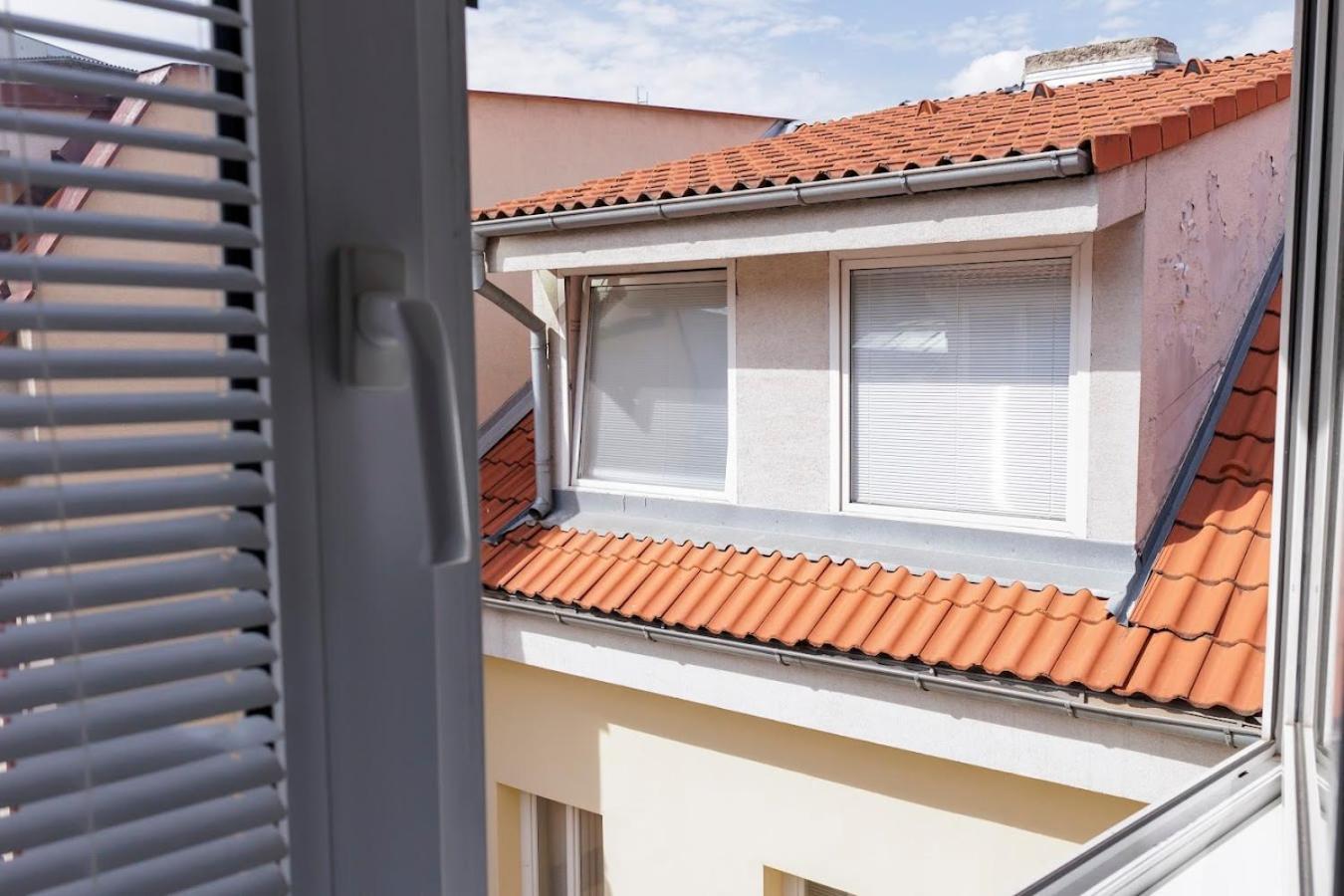 Vip Apartment In Old Town With Free Parking Bratislava Exterior foto